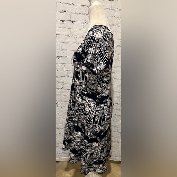 Women’s Signature by Robbie Bee Floral Navy & Ivory Dress Size Large - Picture 4 of 9
